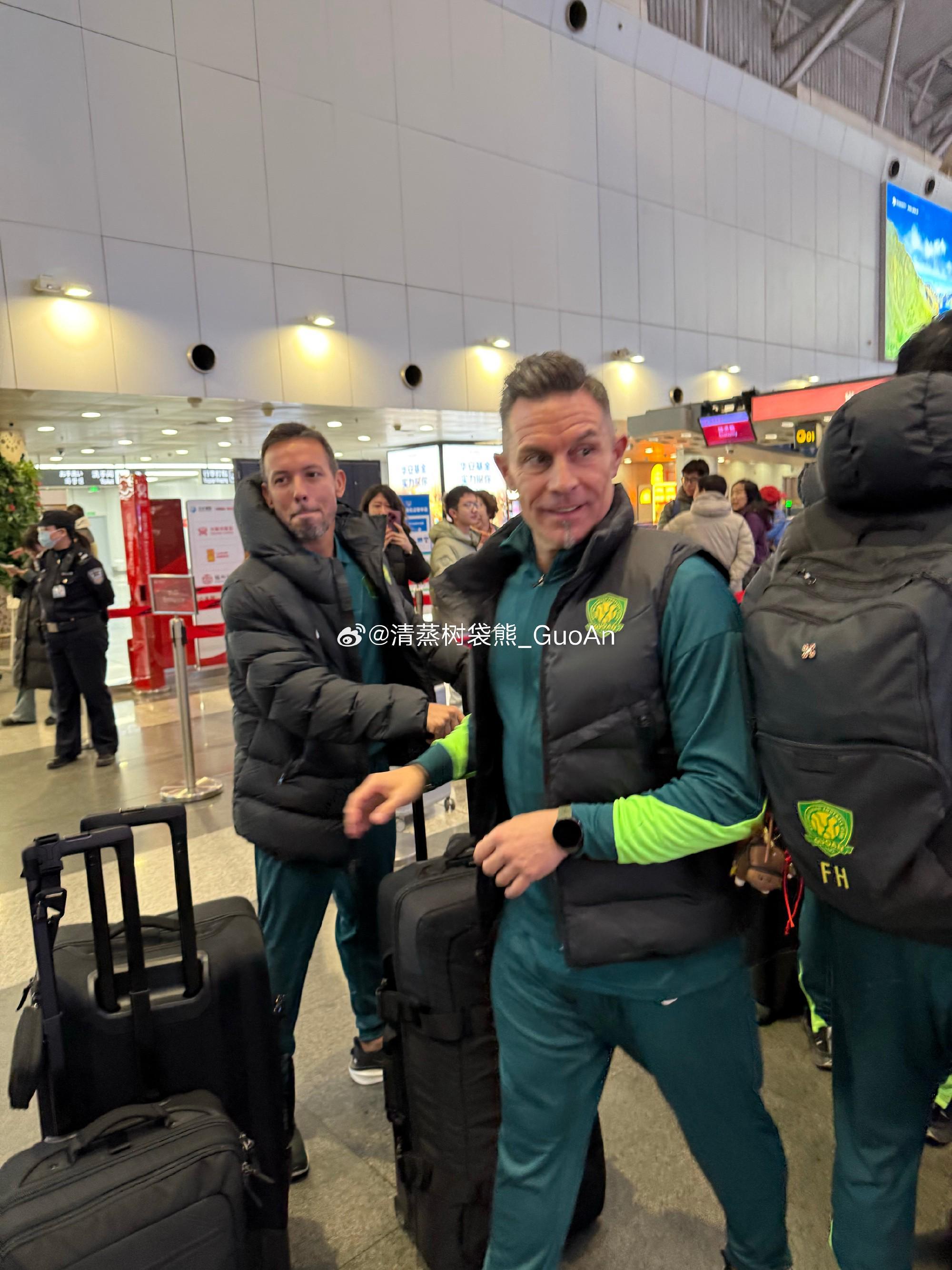 开云下载-博主：原成都蓉城门将教练汉斯正式加入北京国安教练组